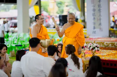 ภาพบรรยากาศพิธีบูชาครู-ครอบครูบูรพาจารย์ วัดจุฬามณี วันพฤหัสบดีที่ ๒๐ สิงหาคม ๒๕๖๙ — ภาพที่ 293