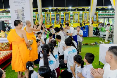 ภาพบรรยากาศพิธีบูชาครู-ครอบครูบูรพาจารย์ วัดจุฬามณี วันพฤหัสบดีที่ ๒๐ สิงหาคม ๒๕๖๙ — ภาพที่ 295