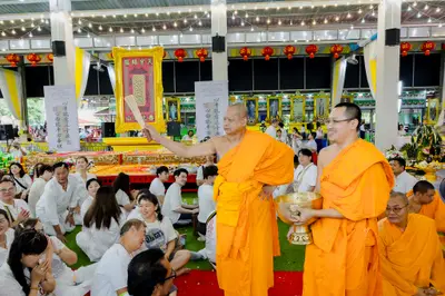 ภาพบรรยากาศพิธีบูชาครู-ครอบครูบูรพาจารย์ วัดจุฬามณี วันพฤหัสบดีที่ ๒๐ สิงหาคม ๒๕๖๙ — ภาพที่ 299