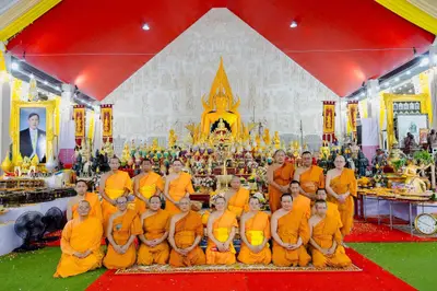 ภาพหมู่คณะสงฆ์ ในพิธีบูชาครู-ครอบครูบูรพาจารย์ วัดจุฬามณี วันพฤหัสบดีที่ ๒๐ สิงหาคม ๒๕๖๙