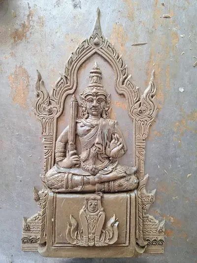 การจัดสร้างระฆังสำริด ๔ เทพ วัดจุฬามณี — ปั้นต้นแบบรูปเทพและซุ้มเรือนแก้ว แล้วถอดแม่พิมพ์ (ภาพที่ 1)