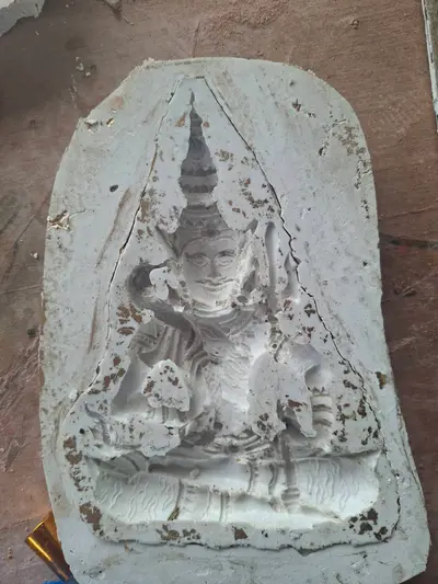 การจัดสร้างระฆังสำริด ๔ เทพ วัดจุฬามณี — ปั้นต้นแบบรูปเทพและซุ้มเรือนแก้ว แล้วถอดแม่พิมพ์ (ภาพที่ 7)