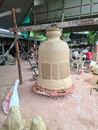 การจัดสร้างระฆังสำริด ๔ เทพ วัดจุฬามณี — ขึ้นหุ่นต้นแบบองค์ระฆัง (ภาพที่ 12)