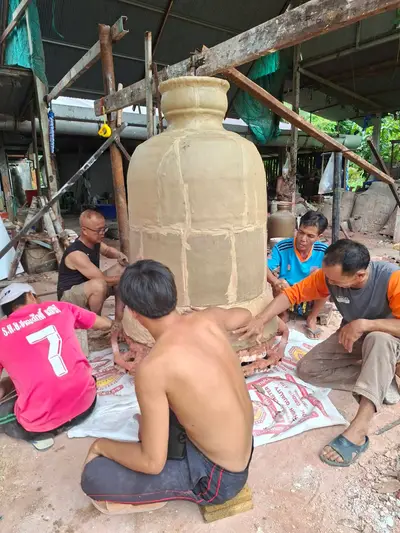 การจัดสร้างระฆังสำริด ๔ เทพ วัดจุฬามณี — ขึ้นหุ่นต้นแบบองค์ระฆัง (ภาพที่ 13)