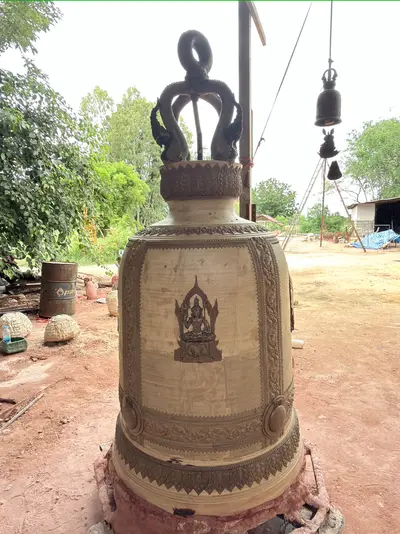 การจัดสร้างระฆังสำริด ๔ เทพ วัดจุฬามณี — หุ่นต้นแบบองค์ระฆังและลวดลายประดับ (ภาพที่ 15)