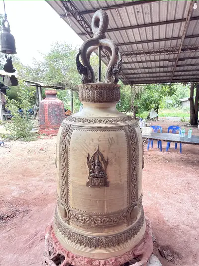 การจัดสร้างระฆังสำริด ๔ เทพ วัดจุฬามณี — หุ่นต้นแบบองค์ระฆังและลวดลายประดับ (ภาพที่ 16)