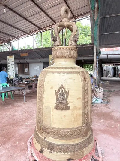 การจัดสร้างระฆังสำริด ๔ เทพ วัดจุฬามณี — หุ่นต้นแบบองค์ระฆังและลวดลายประดับ (ภาพที่ 17)