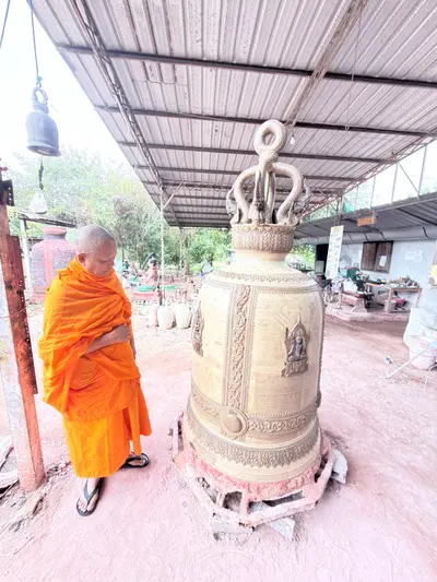 การจัดสร้างระฆังสำริด ๔ เทพ วัดจุฬามณี — หลวงพ่ออิฏฐ์ตรวจความคืบหน้า ณ โรงหล่อ (ภาพที่ 34)