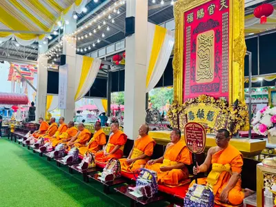 พิธีเจริญพระพุทธมนต์และมอบเครื่องอุปโภคบริโภคแก่ชุมชนวัดจุฬามณี ๘ กันยายน ๒๕๖๙ — พิธีเจริญพระพุทธมนต์ (ภาพที่ 9)