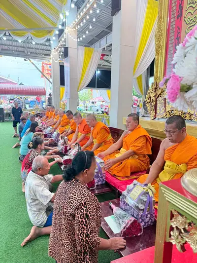 พิธีเจริญพระพุทธมนต์และมอบเครื่องอุปโภคบริโภคแก่ชุมชนวัดจุฬามณี ๘ กันยายน ๒๕๖๙ — มอบเครื่องอุปโภคบริโภคแก่ชาวชุมชน ณ วัดจุฬามณี (ภาพที่ 20)