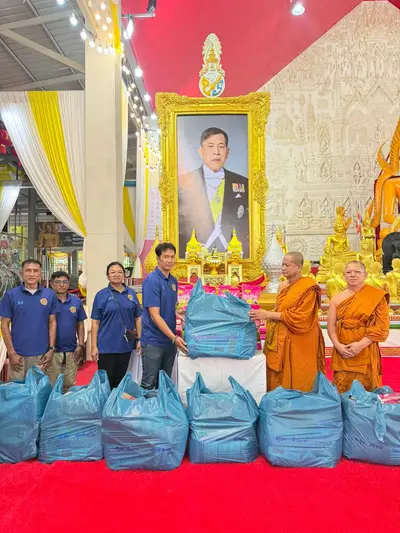 พิธีเจริญพระพุทธมนต์และมอบเครื่องอุปโภคบริโภคแก่ชุมชนวัดจุฬามณี ๘ กันยายน ๒๕๖๙ — มอบเครื่องอุปโภคบริโภคแก่ชาวชุมชน ณ วัดจุฬามณี (ภาพที่ 23)