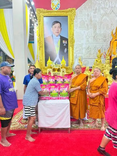 พิธีเจริญพระพุทธมนต์และมอบเครื่องอุปโภคบริโภคแก่ชุมชนวัดจุฬามณี ๘ กันยายน ๒๕๖๙ — มอบเครื่องอุปโภคบริโภคแก่ชาวชุมชน ณ วัดจุฬามณี (ภาพที่ 26)