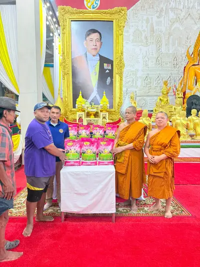 พิธีเจริญพระพุทธมนต์และมอบเครื่องอุปโภคบริโภคแก่ชุมชนวัดจุฬามณี ๘ กันยายน ๒๕๖๙ — มอบเครื่องอุปโภคบริโภคแก่ชาวชุมชน ณ วัดจุฬามณี (ภาพที่ 27)