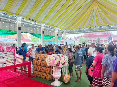 พิธีเจริญพระพุทธมนต์และมอบเครื่องอุปโภคบริโภคแก่ชุมชนวัดจุฬามณี ๘ กันยายน ๒๕๖๙ — มอบเครื่องอุปโภคบริโภคแก่ชาวชุมชน ณ วัดจุฬามณี (ภาพที่ 29)