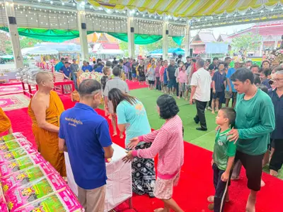 พิธีเจริญพระพุทธมนต์และมอบเครื่องอุปโภคบริโภคแก่ชุมชนวัดจุฬามณี ๘ กันยายน ๒๕๖๙ — มอบเครื่องอุปโภคบริโภคแก่ชาวชุมชน ณ วัดจุฬามณี (ภาพที่ 32)