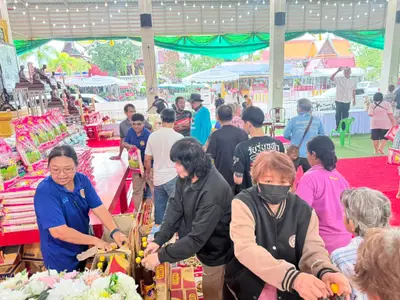 พิธีเจริญพระพุทธมนต์และมอบเครื่องอุปโภคบริโภคแก่ชุมชนวัดจุฬามณี ๘ กันยายน ๒๕๖๙ — มอบเครื่องอุปโภคบริโภคแก่ชาวชุมชน ณ วัดจุฬามณี (ภาพที่ 44)