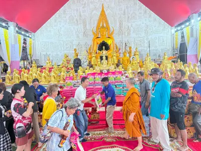 พิธีเจริญพระพุทธมนต์และมอบเครื่องอุปโภคบริโภคแก่ชุมชนวัดจุฬามณี ๘ กันยายน ๒๕๖๙ — มอบเครื่องอุปโภคบริโภคแก่ชาวชุมชน ณ วัดจุฬามณี (ภาพที่ 45)