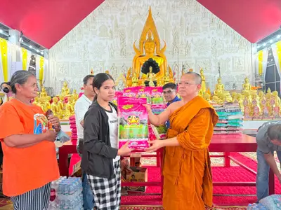 พิธีเจริญพระพุทธมนต์และมอบเครื่องอุปโภคบริโภคแก่ชุมชนวัดจุฬามณี ๘ กันยายน ๒๕๖๙ — มอบเครื่องอุปโภคบริโภคแก่ชาวชุมชน ณ วัดจุฬามณี (ภาพที่ 46)