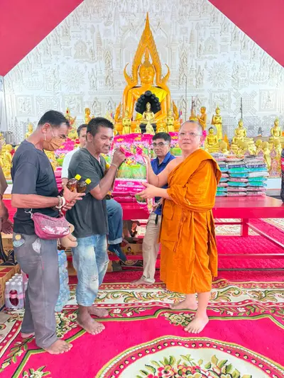 พิธีเจริญพระพุทธมนต์และมอบเครื่องอุปโภคบริโภคแก่ชุมชนวัดจุฬามณี ๘ กันยายน ๒๕๖๙ — มอบเครื่องอุปโภคบริโภคแก่ชาวชุมชน ณ วัดจุฬามณี (ภาพที่ 51)