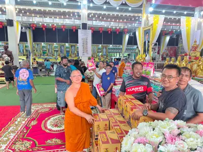 พิธีเจริญพระพุทธมนต์และมอบเครื่องอุปโภคบริโภคแก่ชุมชนวัดจุฬามณี ๘ กันยายน ๒๕๖๙ — มอบเครื่องอุปโภคบริโภคแก่ชาวชุมชน ณ วัดจุฬามณี (ภาพที่ 55)