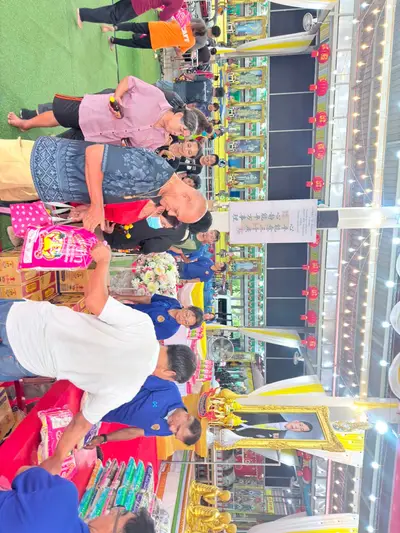 พิธีเจริญพระพุทธมนต์และมอบเครื่องอุปโภคบริโภคแก่ชุมชนวัดจุฬามณี ๘ กันยายน ๒๕๖๙ — มอบเครื่องอุปโภคบริโภคแก่ชาวชุมชน ณ วัดจุฬามณี (ภาพที่ 56)