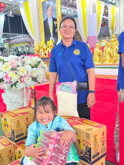 พิธีเจริญพระพุทธมนต์และมอบเครื่องอุปโภคบริโภคแก่ชุมชนวัดจุฬามณี ๘ กันยายน ๒๕๖๙ — มอบเครื่องอุปโภคบริโภคแก่ชาวชุมชน ณ วัดจุฬามณี (ภาพที่ 59)