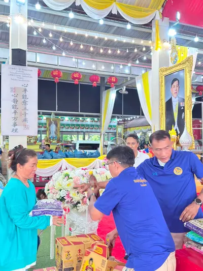 พิธีเจริญพระพุทธมนต์และมอบเครื่องอุปโภคบริโภคแก่ชุมชนวัดจุฬามณี ๘ กันยายน ๒๕๖๙ — มอบเครื่องอุปโภคบริโภคแก่ชาวชุมชน ณ วัดจุฬามณี (ภาพที่ 61)