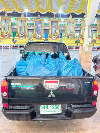 พิธีเจริญพระพุทธมนต์และมอบเครื่องอุปโภคบริโภคแก่ชุมชนวัดจุฬามณี ๘ กันยายน ๒๕๖๙ — มอบเครื่องอุปโภคบริโภคแก่ชาวชุมชน ณ วัดจุฬามณี (ภาพที่ 63)