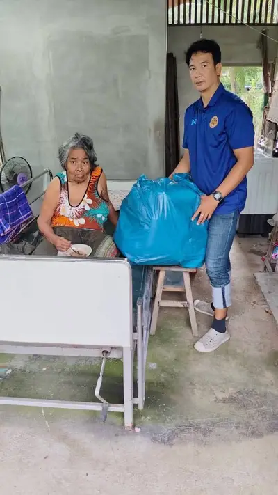 พิธีเจริญพระพุทธมนต์และมอบเครื่องอุปโภคบริโภคแก่ชุมชนวัดจุฬามณี ๘ กันยายน ๒๕๖๙ — นำสิ่งของไปมอบถึงบ้านผู้ป่วยติดเตียงและผู้สูงอายุ (ภาพที่ 69)