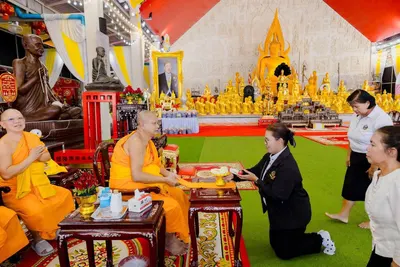 พิธีมอบทุนการศึกษาสงเคราะห์นักเรียน ๑๐๐ ทุน และถุงยังชีพ ๕๐ ถุง ณ ศาลาพระพุทธชินราช วัดจุฬามณี ๓๐ กันยายน ๒๕๖๙
