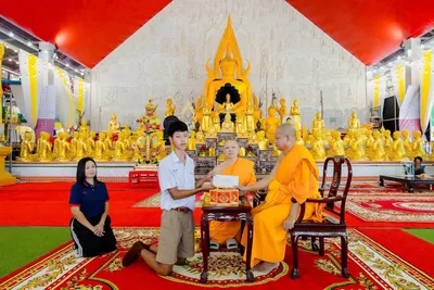 พิธีมอบทุนการศึกษาสงเคราะห์นักเรียน ๑๐๐ ทุน และถุงยังชีพ ๕๐ ถุง ณ ศาลาพระพุทธชินราช วัดจุฬามณี ๓๐ กันยายน ๒๕๖๙