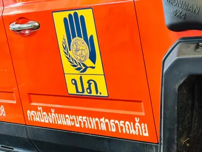 รถของกรมป้องกันและบรรเทาสาธารณภัย ณ วัดจุฬามณี