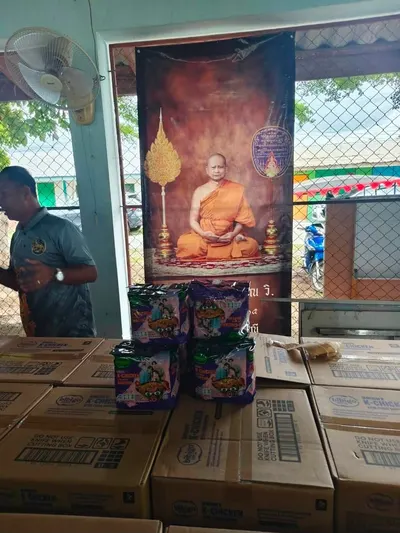 มอบบะหมี่รามายอนแก่นักเรียนโรงเรียนบ้านหนองไก่ต่อ อำเภอเลาขวัญ จังหวัดกาญจนบุรี