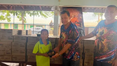 มอบบะหมี่รามายอนแก่นักเรียนโรงเรียนบ้านหนองไก่ต่อ อำเภอเลาขวัญ จังหวัดกาญจนบุรี