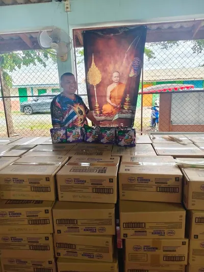 มอบบะหมี่รามายอนแก่นักเรียนโรงเรียนบ้านหนองไก่ต่อ อำเภอเลาขวัญ จังหวัดกาญจนบุรี