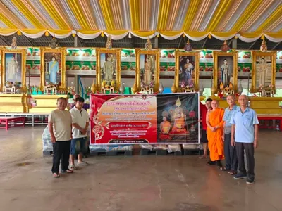 มอบข้าวสาร ๕ ตัน (๑,๐๐๐ ถุง) แก่มูลนิธิสว่างเบญจธรรม สมุทรสงคราม เพื่องานประเพณีทิ้งกระจาด