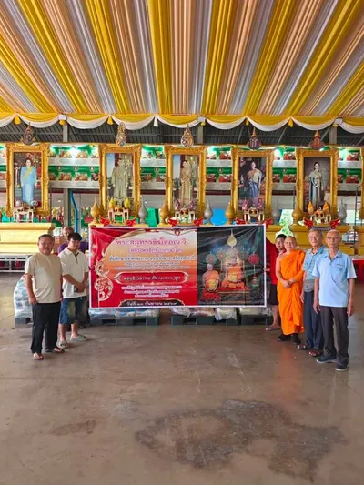 มอบข้าวสาร ๕ ตัน (๑,๐๐๐ ถุง) แก่มูลนิธิสว่างเบญจธรรม สมุทรสงคราม เพื่องานประเพณีทิ้งกระจาด