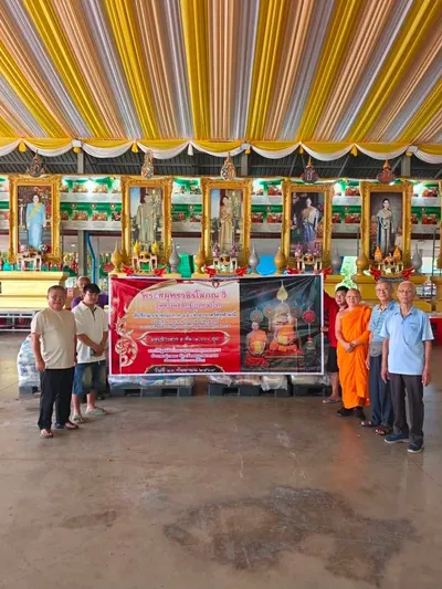 มอบข้าวสาร ๕ ตัน (๑,๐๐๐ ถุง) แก่มูลนิธิสว่างเบญจธรรม สมุทรสงคราม เพื่องานประเพณีทิ้งกระจาด