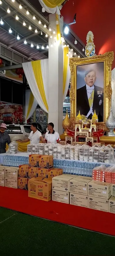 โรงครัวหลวงพ่ออิฏฐ์ วัดจุฬามณี ประกอบอาหารและส่งมอบสิ่งของช่วยผู้ประสบอุทกภัย ๕ ตุลาคม ๒๕๖๙