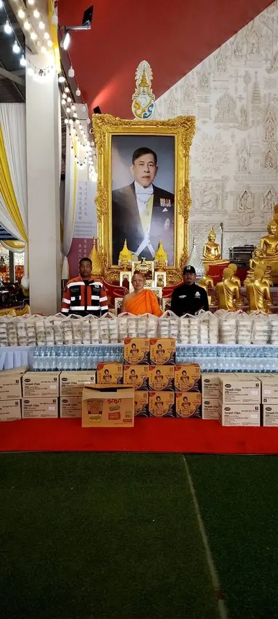 โรงครัวหลวงพ่ออิฏฐ์ วัดจุฬามณี ประกอบอาหารและส่งมอบสิ่งของช่วยผู้ประสบอุทกภัย ๕ ตุลาคม ๒๕๖๙