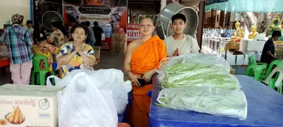 โรงครัวหลวงพ่ออิฏฐ์ วัดจุฬามณี ประกอบอาหารและส่งมอบสิ่งของช่วยผู้ประสบอุทกภัย ๕ ตุลาคม ๒๕๖๙