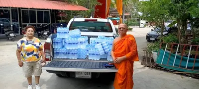 โรงครัวหลวงพ่ออิฏฐ์ วัดจุฬามณี ประกอบอาหารและส่งมอบสิ่งของช่วยผู้ประสบอุทกภัย ๕ ตุลาคม ๒๕๖๙