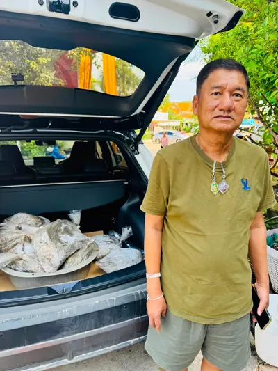 โรงครัวหลวงพ่ออิฏฐ์ วัดจุฬามณี ประกอบอาหารและส่งมอบแก่ผู้ประสบอุทกภัย ๔ ตุลาคม ๒๕๖๙