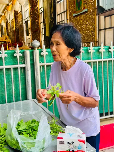 โรงครัวหลวงพ่ออิฏฐ์ วัดจุฬามณี ประกอบอาหารและส่งมอบแก่ผู้ประสบอุทกภัย ๔ ตุลาคม ๒๕๖๙