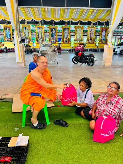 โรงครัวหลวงพ่ออิฏฐ์ วัดจุฬามณี ส่งมอบอาหารแก่ผู้ประสบอุทกภัย จังหวัดสมุทรสงคราม ๘ ตุลาคม ๒๕๖๙