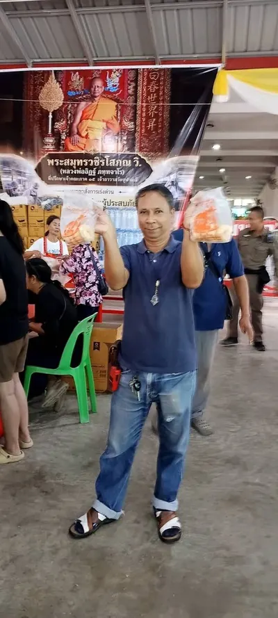 โรงครัวหลวงพ่ออิฏฐ์ วัดจุฬามณี ประกอบอาหารช่วยผู้ประสบอุทกภัย ๙ ตุลาคม ๒๕๖๙