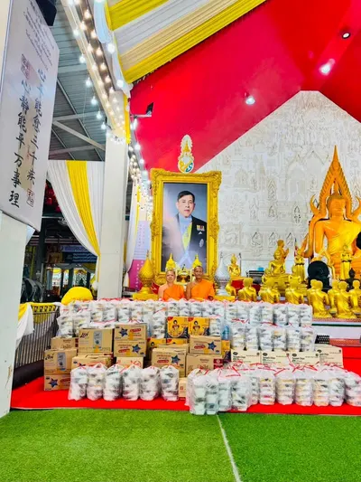โรงครัวหลวงพ่ออิฏฐ์ วัดจุฬามณี ประกอบอาหารช่วยผู้ประสบอุทกภัย ๑๐ ตุลาคม ๒๕๖๙