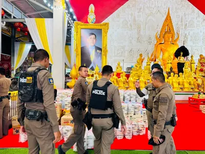โรงครัวหลวงพ่ออิฏฐ์ วัดจุฬามณี ประกอบอาหารช่วยผู้ประสบอุทกภัย ๑๐ ตุลาคม ๒๕๖๙
