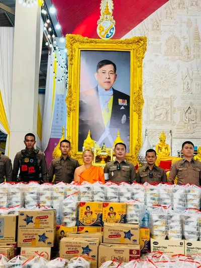 โรงครัวหลวงพ่ออิฏฐ์ วัดจุฬามณี ประกอบอาหารช่วยผู้ประสบอุทกภัย ๑๐ ตุลาคม ๒๕๖๙