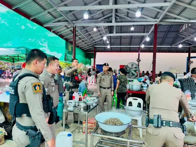 โรงครัวหลวงพ่ออิฏฐ์ วัดจุฬามณี ประกอบอาหารช่วยผู้ประสบอุทกภัย ๑๐ ตุลาคม ๒๕๖๙